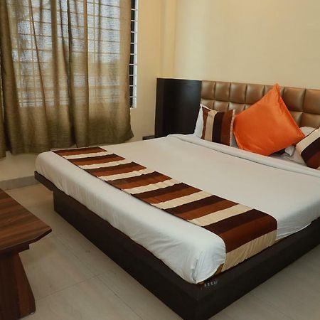 Hotel Suryodaya อุจเจน ภายนอก รูปภาพ