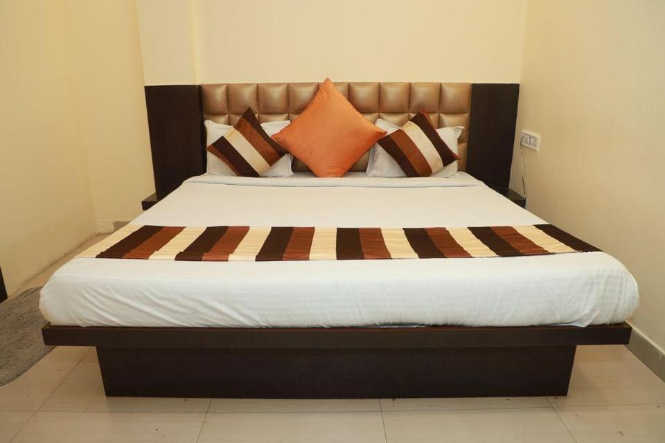 Hotel Suryodaya อุจเจน ภายนอก รูปภาพ