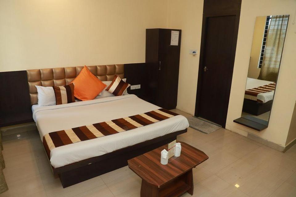 Hotel Suryodaya อุจเจน ภายนอก รูปภาพ