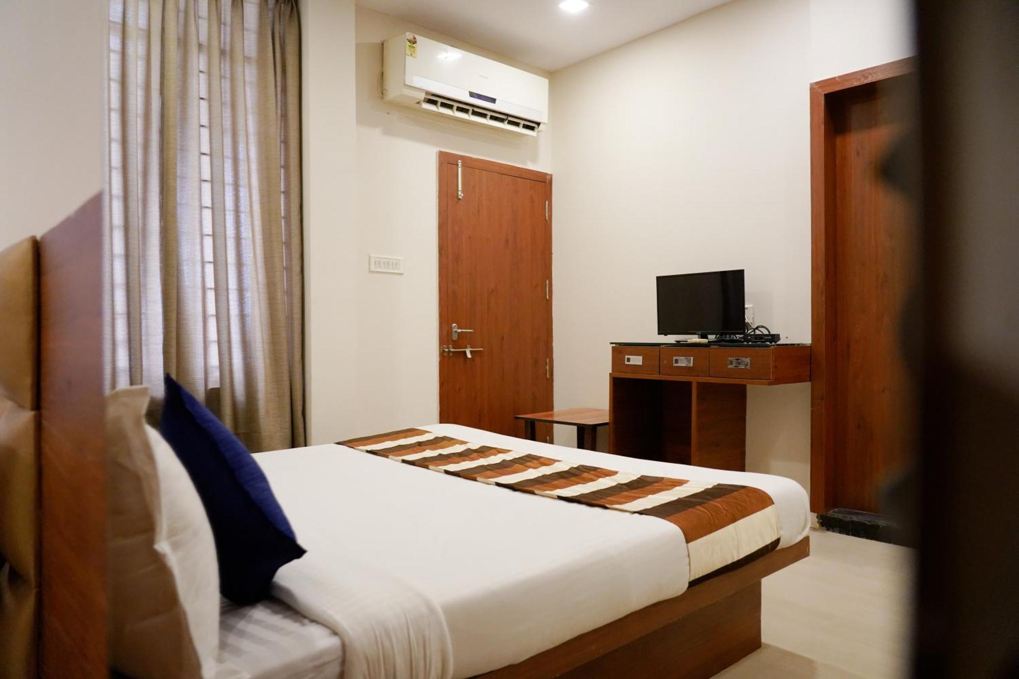 Hotel Suryodaya อุจเจน ภายนอก รูปภาพ
