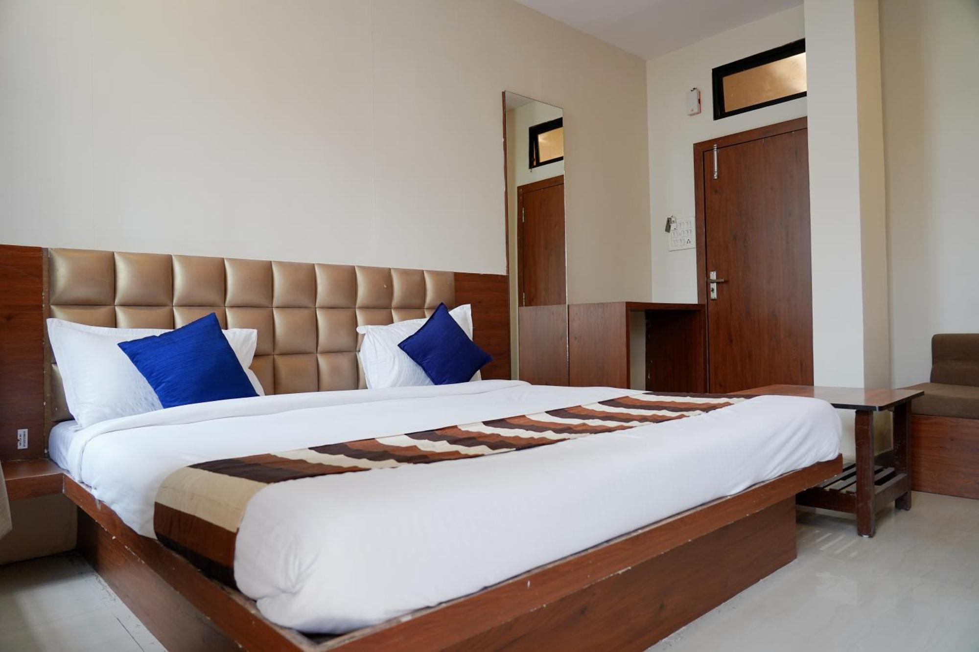 Hotel Suryodaya อุจเจน ภายนอก รูปภาพ