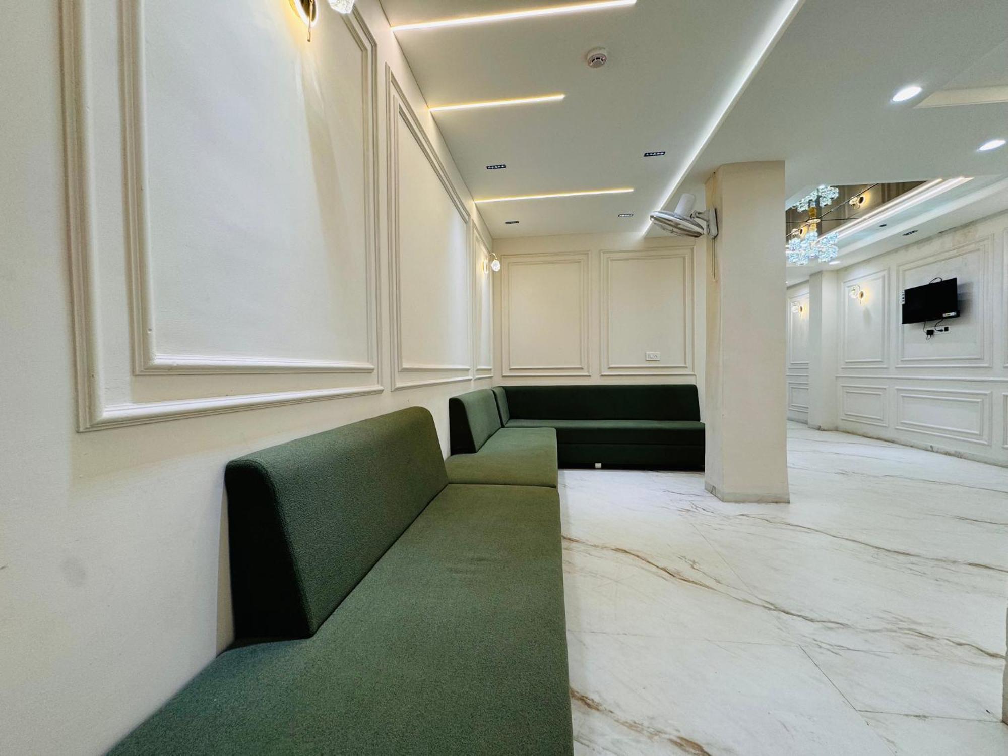 Hotel Suryodaya อุจเจน ภายนอก รูปภาพ