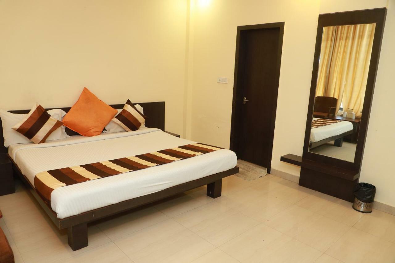 Hotel Suryodaya อุจเจน ภายนอก รูปภาพ