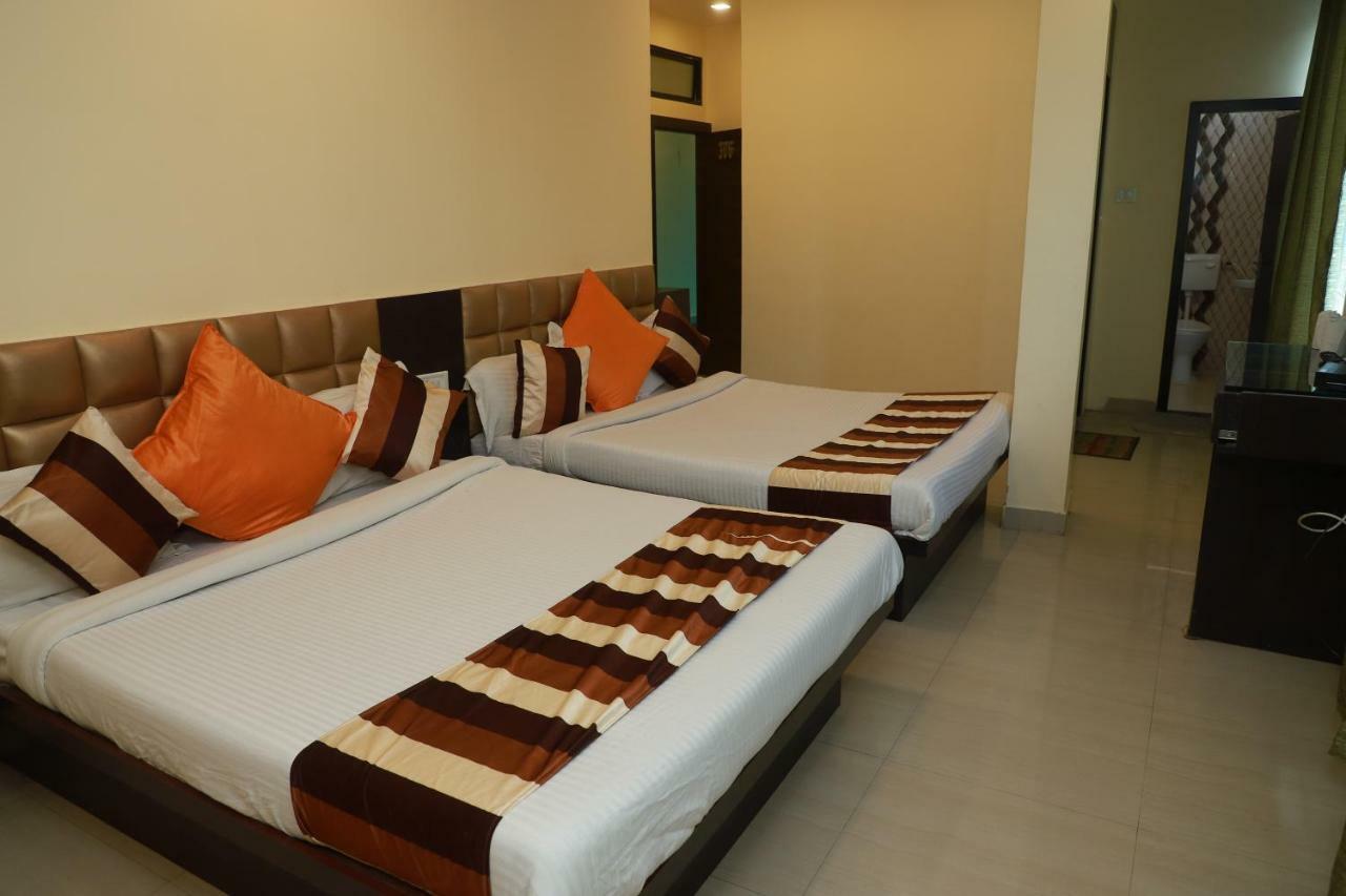 Hotel Suryodaya อุจเจน ภายนอก รูปภาพ