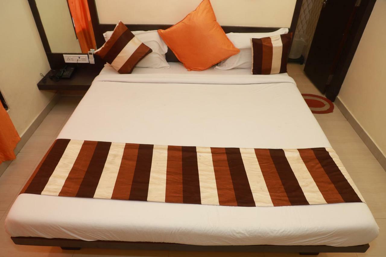 Hotel Suryodaya อุจเจน ภายนอก รูปภาพ